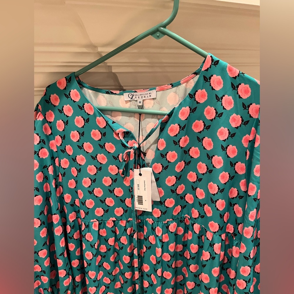 NWT fun maxi dress. Throw a belt on with it for extra fun!!